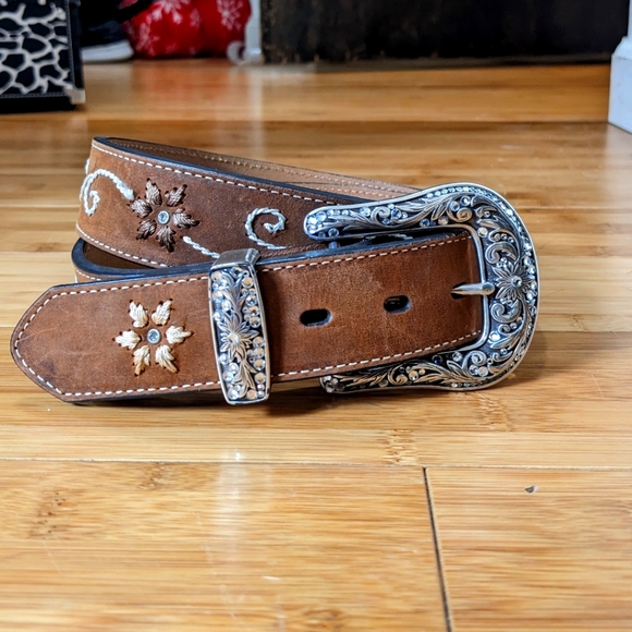 Embroidered Western Belt with Rhinestones by Nocona - Picture 3 of 9